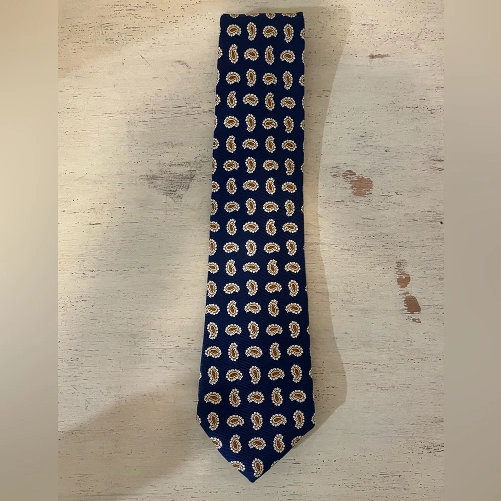 Brooks Brothers MAKERS Hand Made in USA Paisley Print Silk Tie in Navy (Multi)
